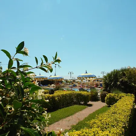 Aparthotel Eurobeach 3*