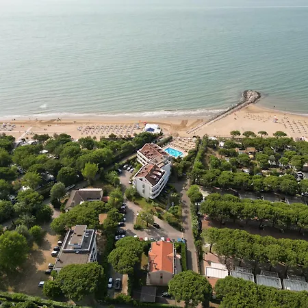 Eurobeach מלון דירות 4*