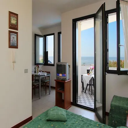 Aparthotel Eurobeach 4*